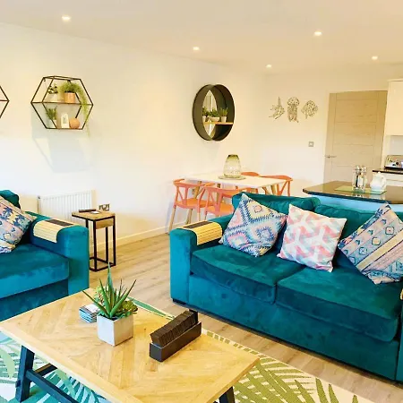 Holiday home Waveside-waterside With Hot Tubresort Poolgym Padstow
