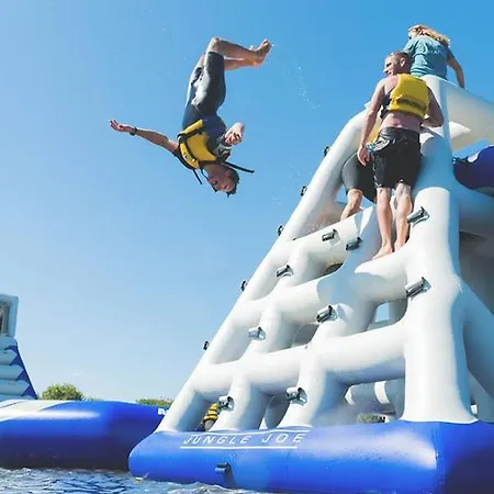 Waveside-waterside With Hot Tubresort Poolgym